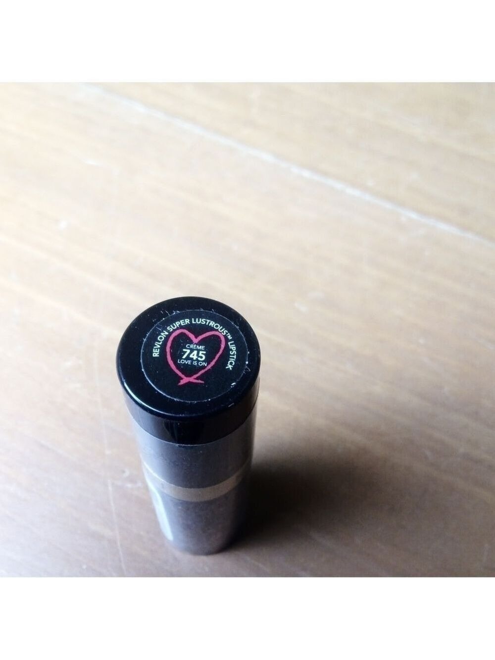 Revlon Super Lustrous Lipstick in Love is On Creme 745 - Picture 3 of 3